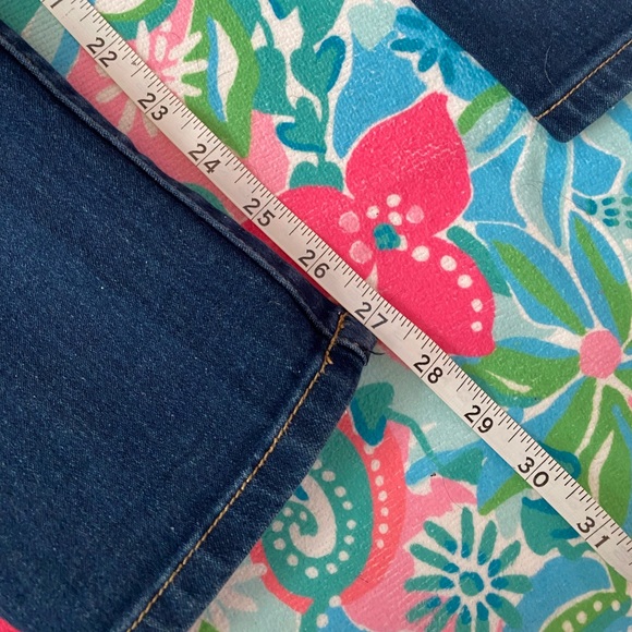 3/12 🌺Bella Jeans med. blue wash. Size 9 slim stretch jeans flower buttons - Picture 10 of 10